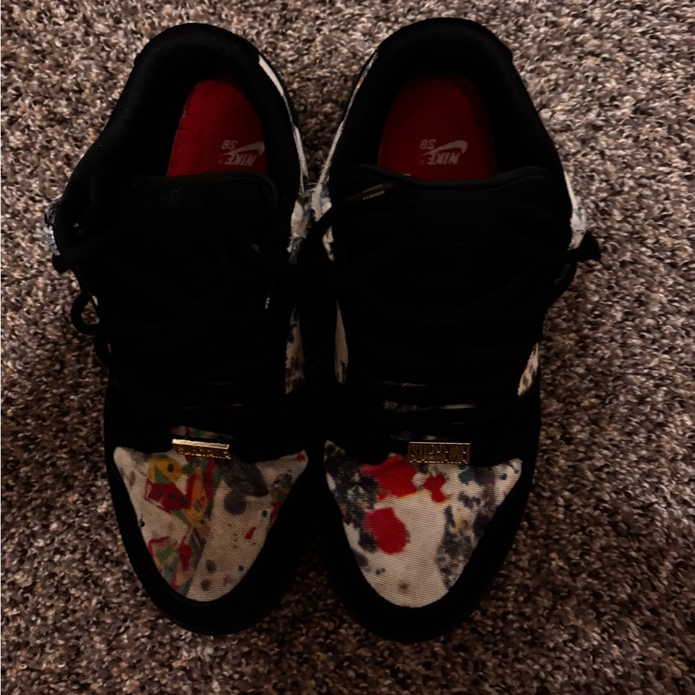 Supreme SB Dunks
